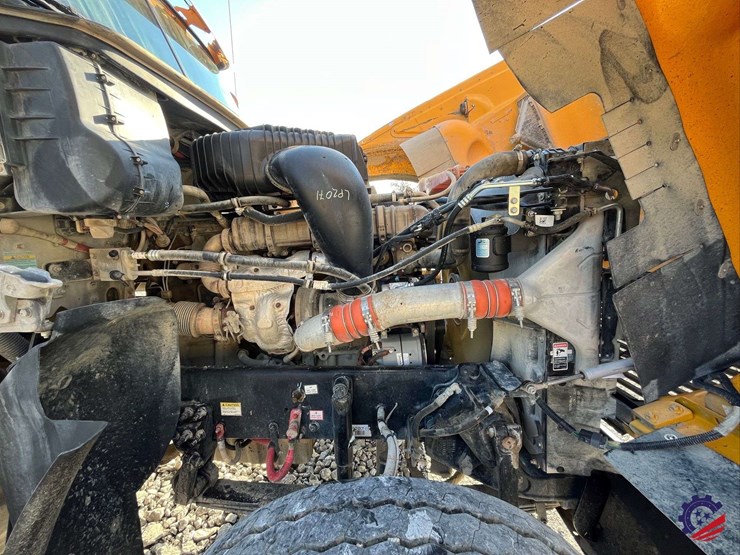 2020-freightliner-122sd-image-48