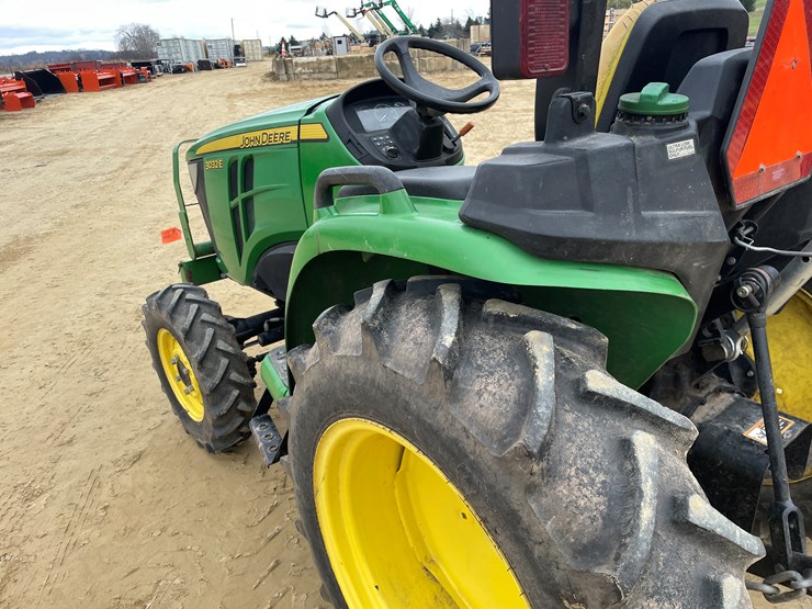 john-deere-3032e-image-15
