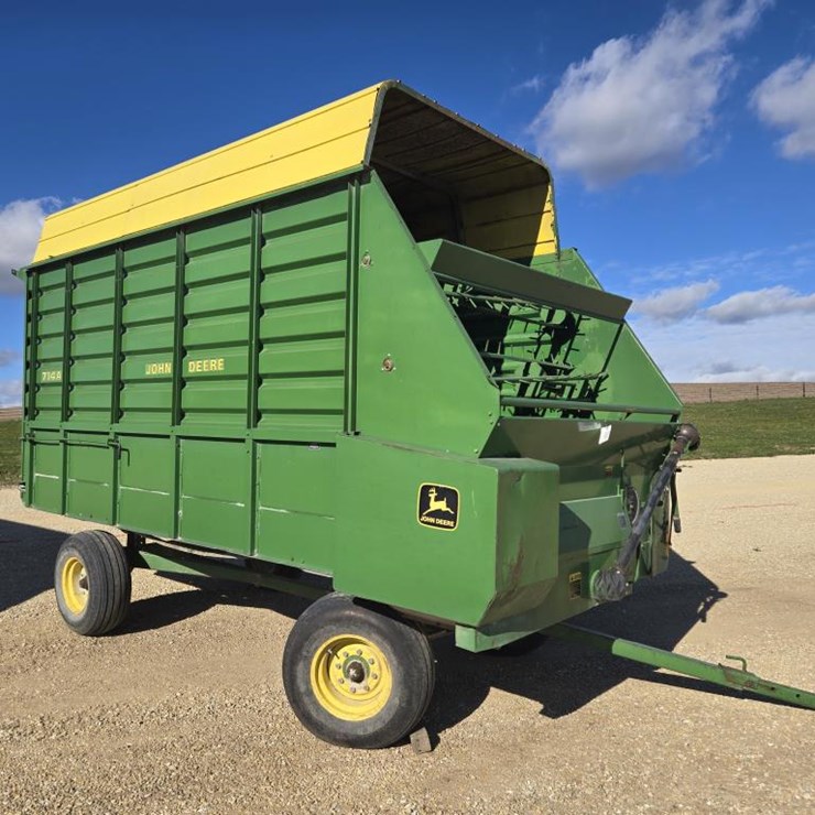 JOHN DEERE 714A