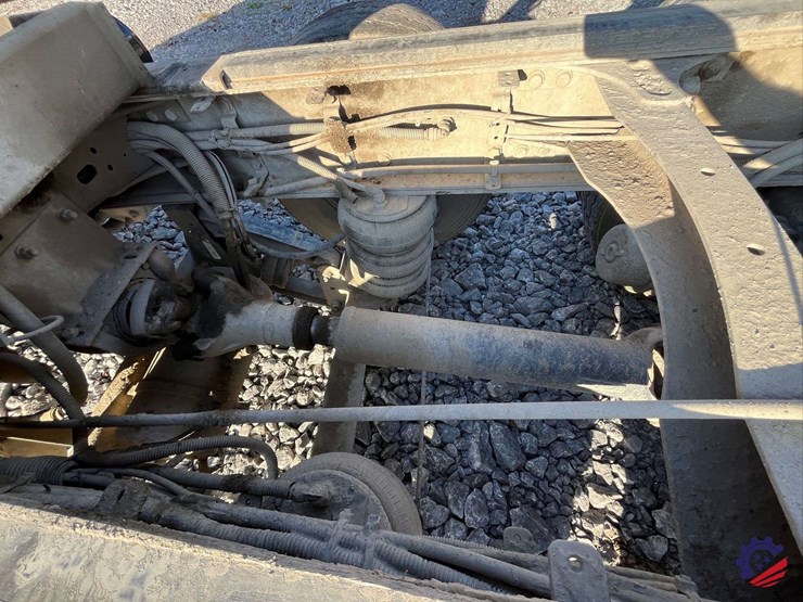 2020-freightliner-122sd-image-74