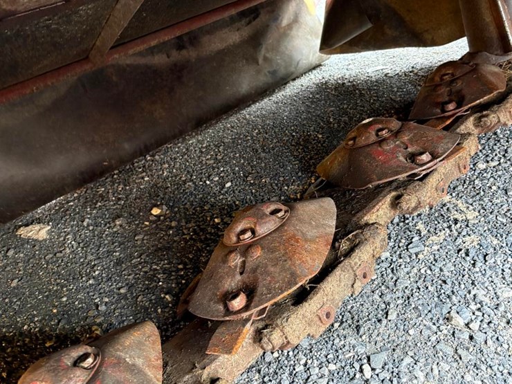 new-holland-210m-image-7