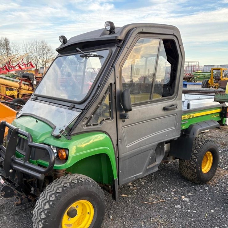 JOHN DEERE GATOR