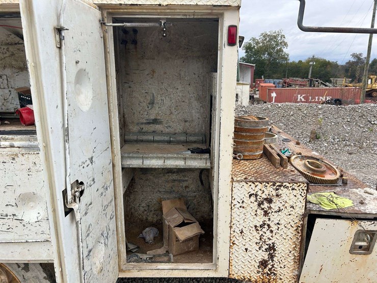 2000-ford-f650-image-30