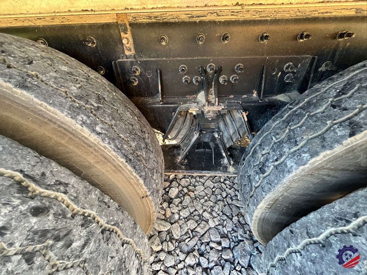 2020-freightliner-122sd-image-44