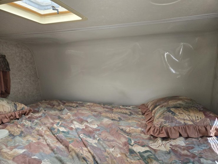 #5820-•-1997-coachmen-catalina-5th-wheel-camper-image-18