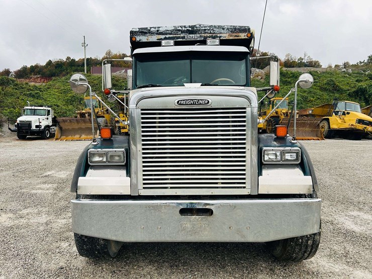 1999-freightliner-tri-axle-dump-truck-image-10