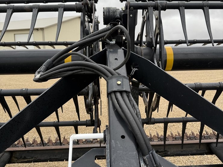 2013-john-deere-435d-image-9