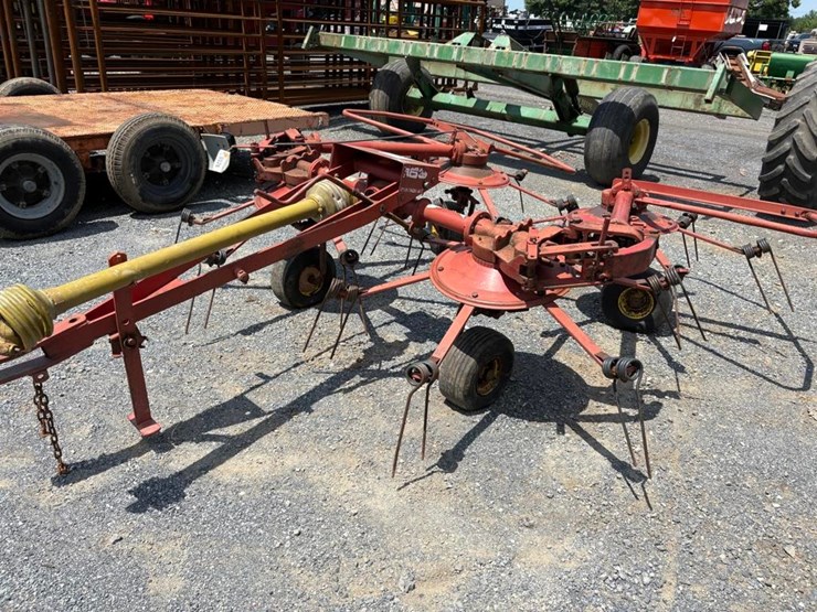 new-holland-163-image-3