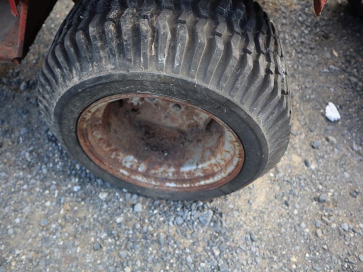 wheel-horse-lawn-&-garden-tractor-image-10