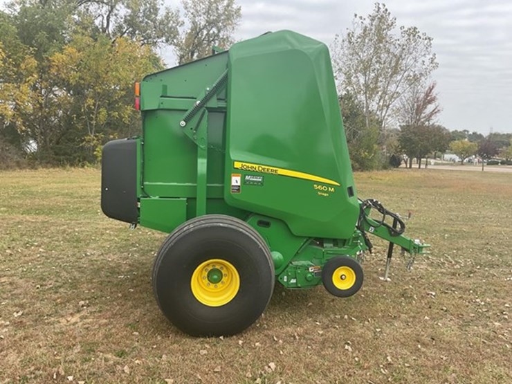 2023-john-deere-560m-image-6