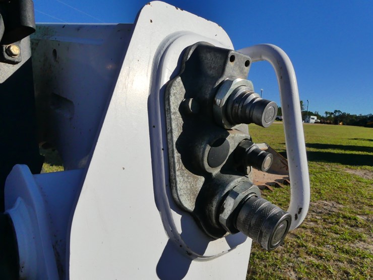 2017-bobcat-s550-image-10