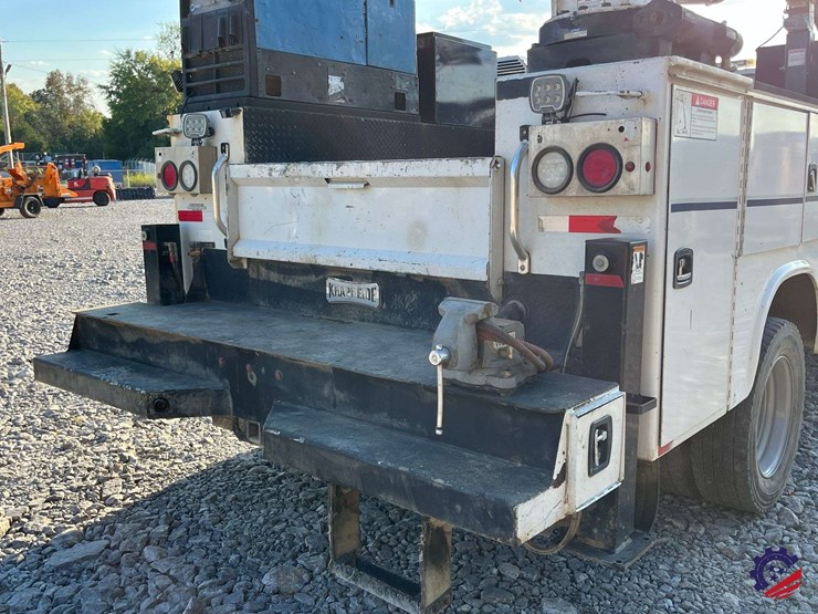 2017-ford-f550-xl-image-33