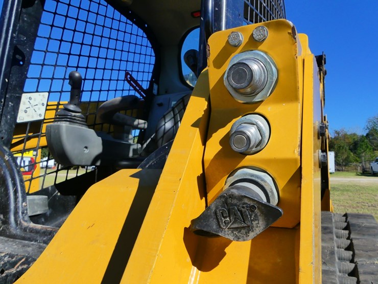 2022-caterpillar-259d3-image-10