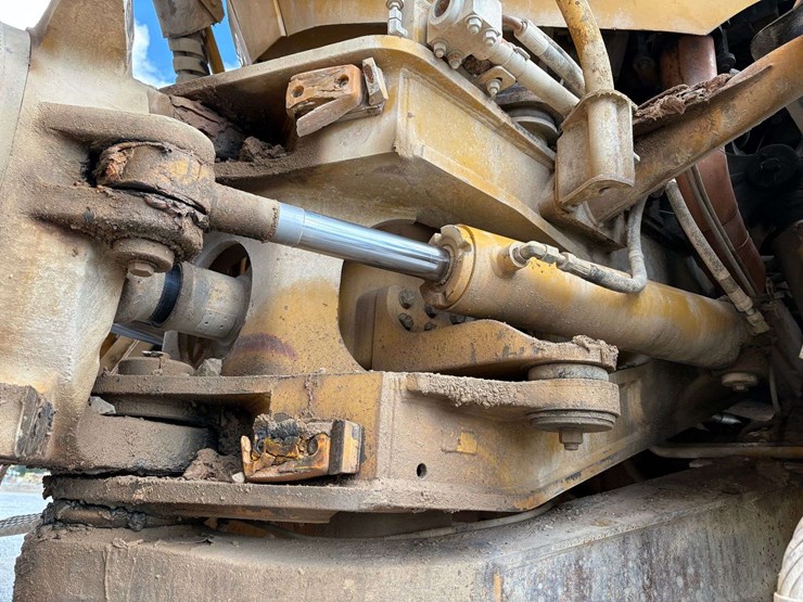 2006-caterpillar-740-image-28