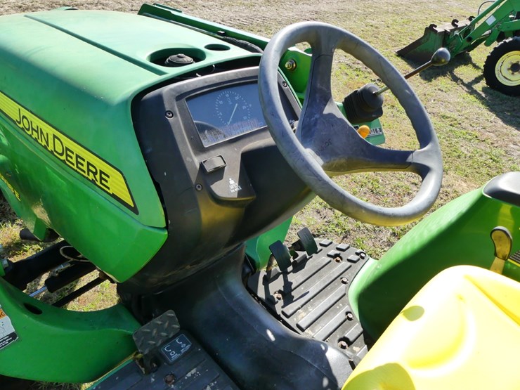 2011-john-deere-3038e-image-14
