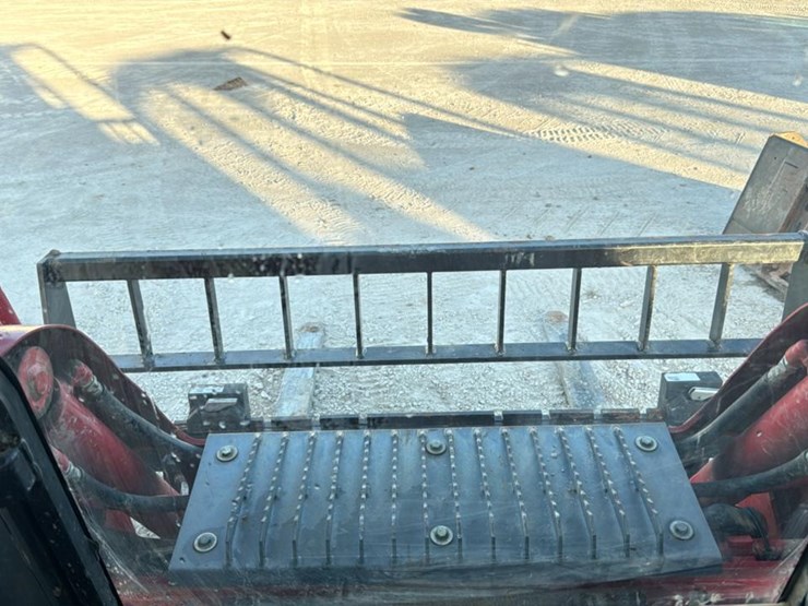 2018-takeuchi-tl8-image-43