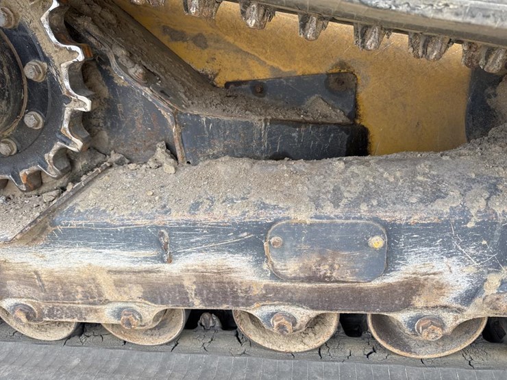 2019-deere-331g-image-38