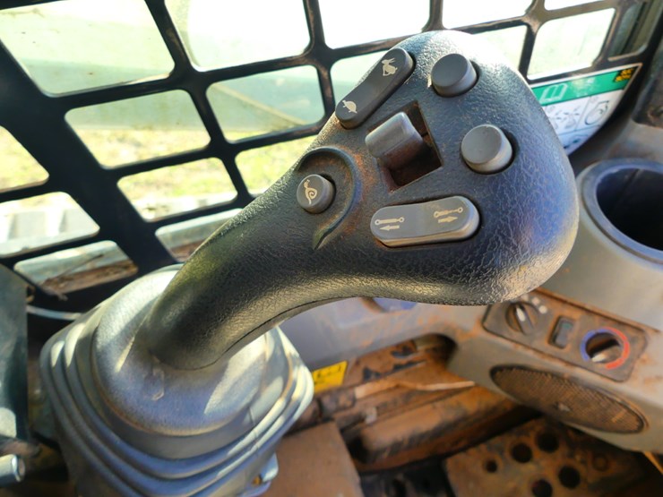 2023-bobcat-t770-image-14