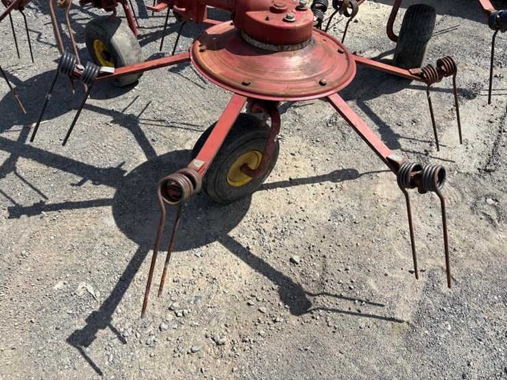 new-holland-163-image-3