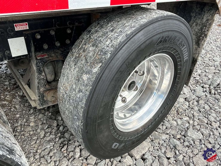 2020-freightliner-122sd-image-11