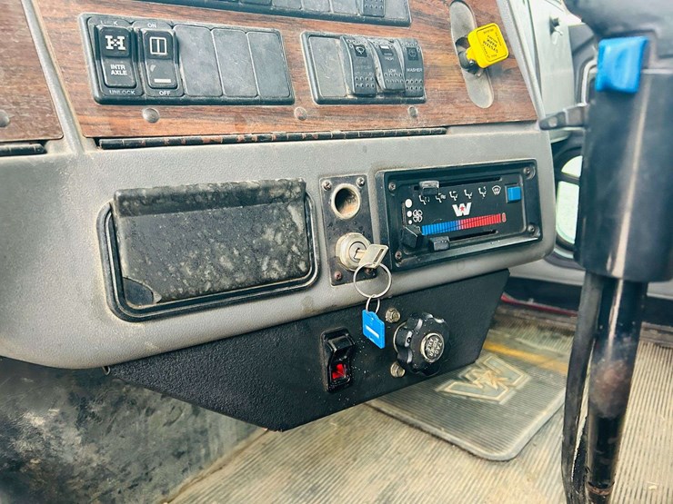 1999-western-star-4964fx-image-109