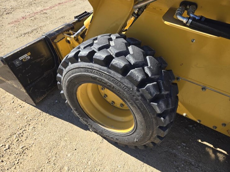 john-deere-325-image-14