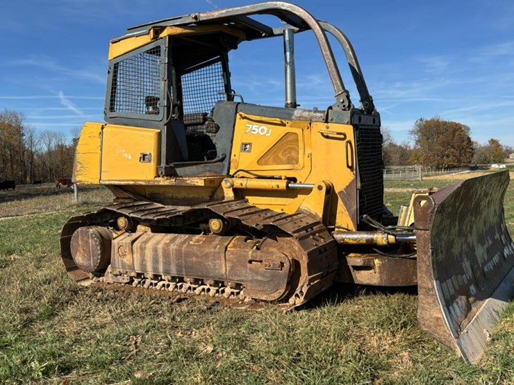 2008-deere-750j-xlt-image-1