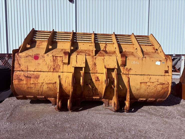 988b-spade-nose-loader-bucket-image-5