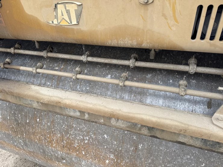 caterpillar-cb64b-image-11