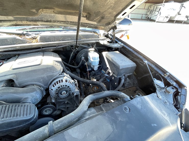 2010-cadillac-escalade-image-118