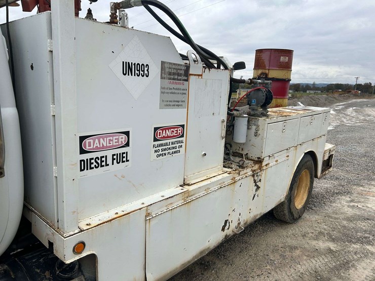 1989-mack-r690t-fuel-&-lube-truck-image-49