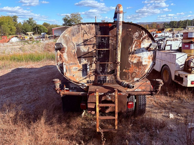 freightliner-t/a-water-truck-image-27