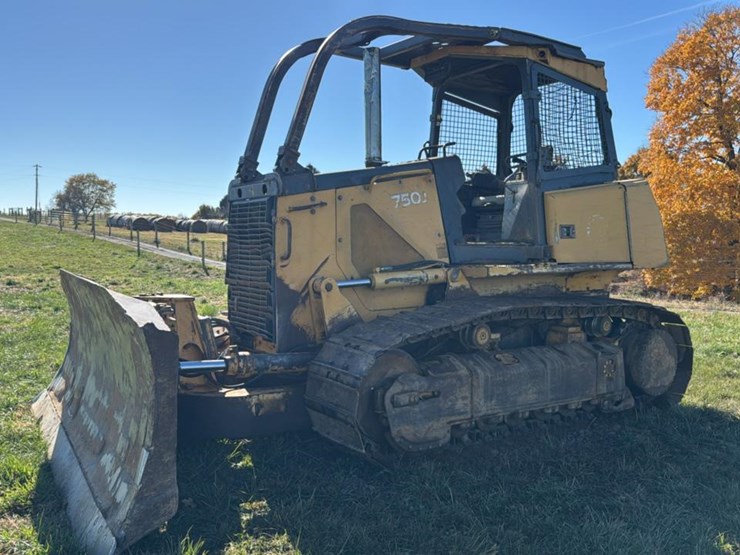 2008-deere-750j-xlt-image-7