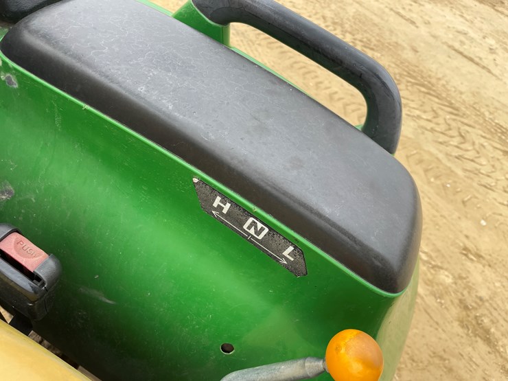 john-deere-3032e-image-51