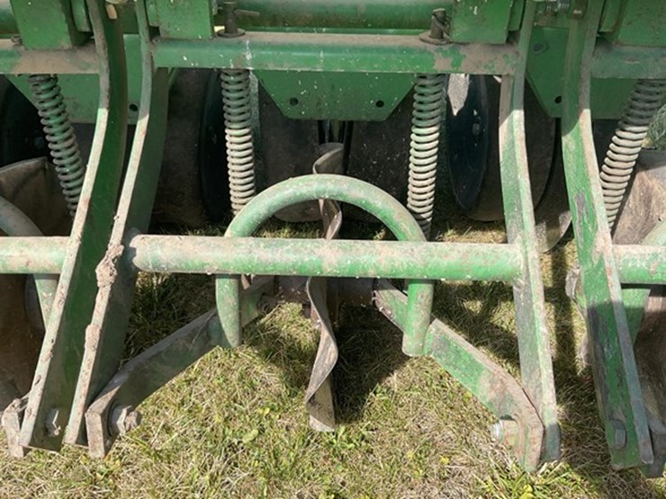 #52-•-1974-john-deere-p7100-planter-image-10
