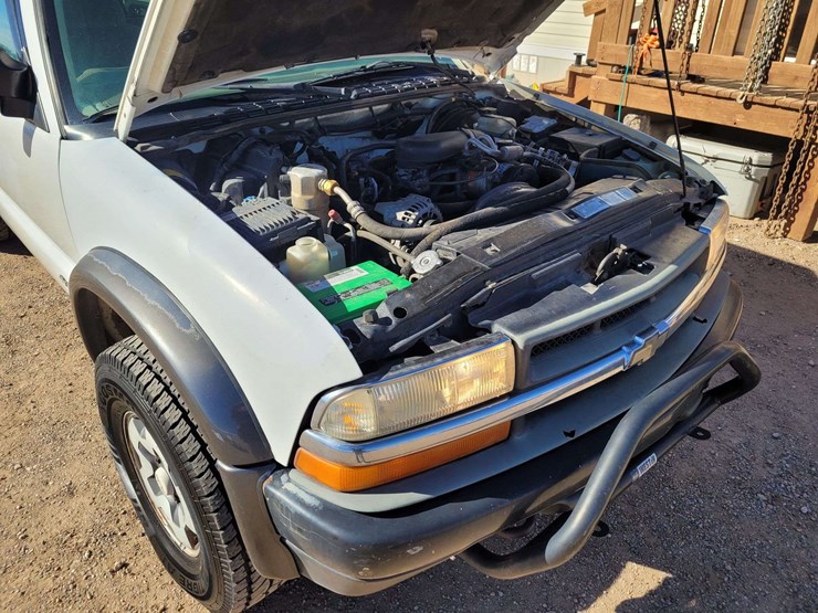 2000-chevrolet-s10-image-17