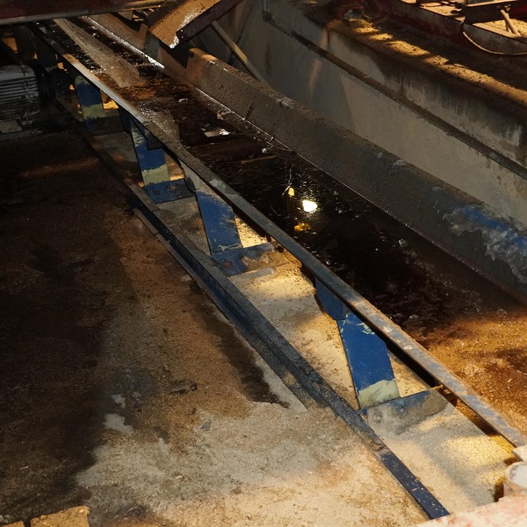 #137 • Vibrating Conveyor