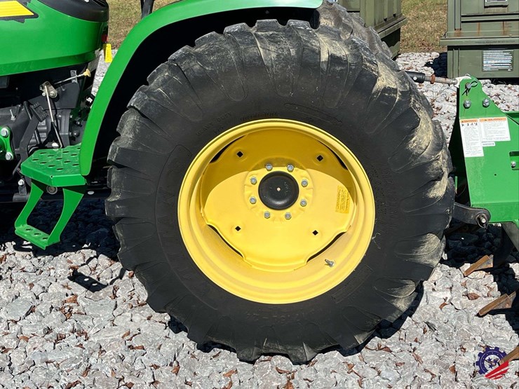 john-deere-4105-image-6