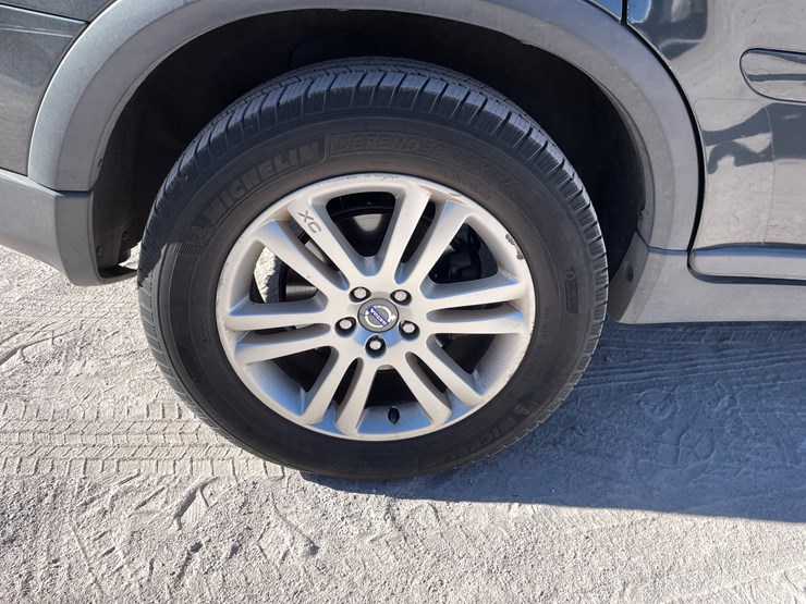 2010-volvo-xc90-image-15