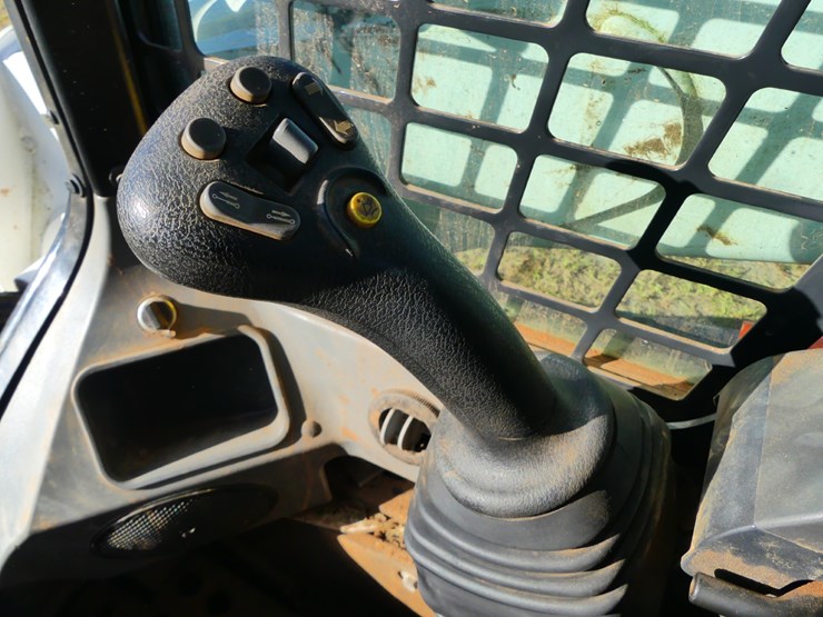 2023-bobcat-t770-image-13