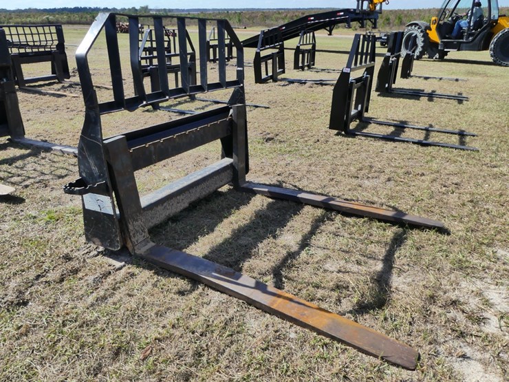 john-deere-quick-attach-forks-image-1