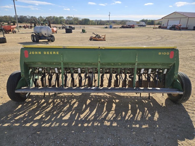 john-deere-8100-image-8