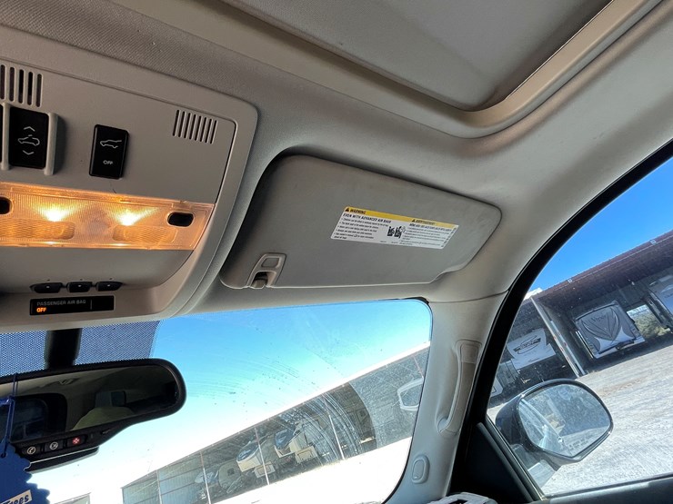 2010-cadillac-escalade-image-62