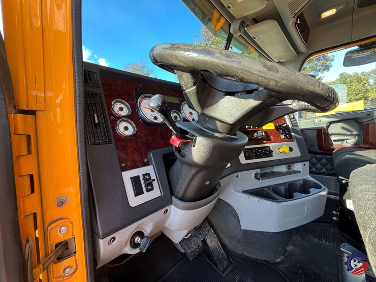 2020-freightliner-122sd-image-63