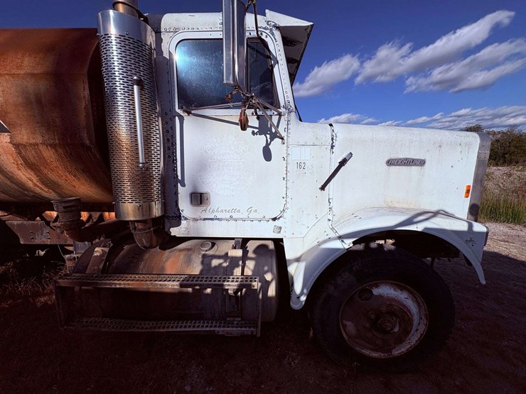 freightliner-t/a-water-truck-image-37