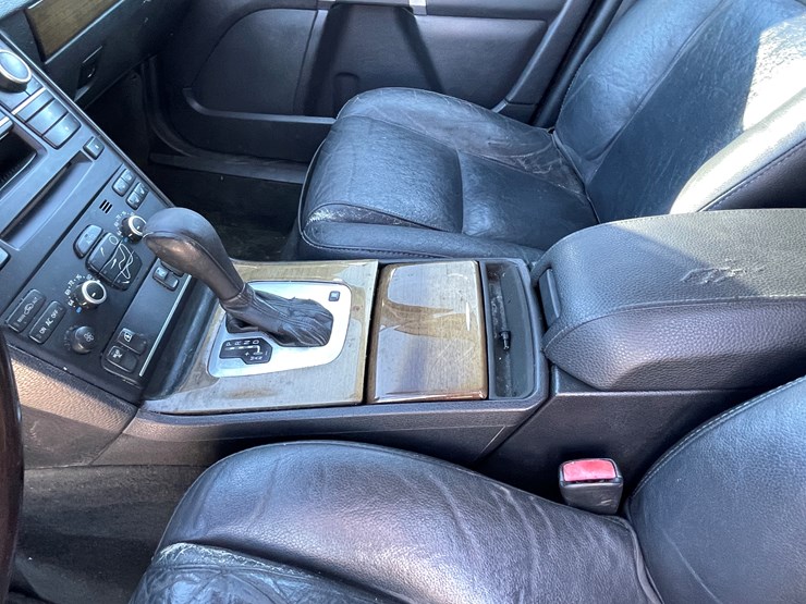 2010-volvo-xc90-image-50