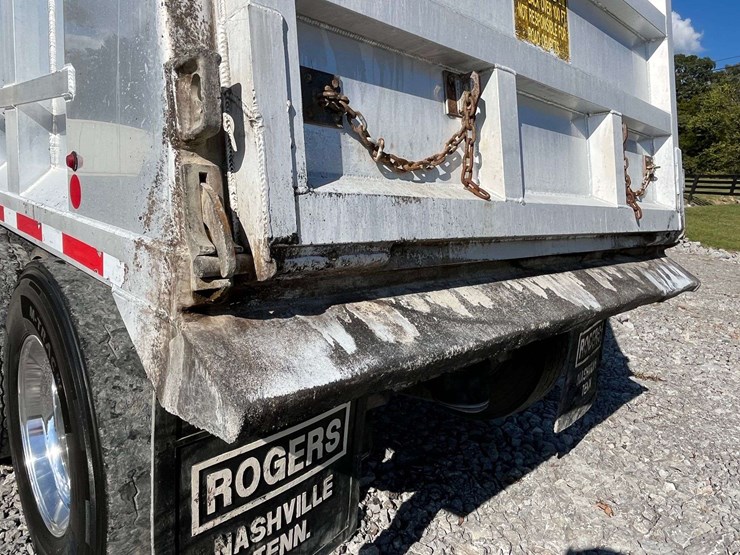 2020-freightliner-122sd-image-39