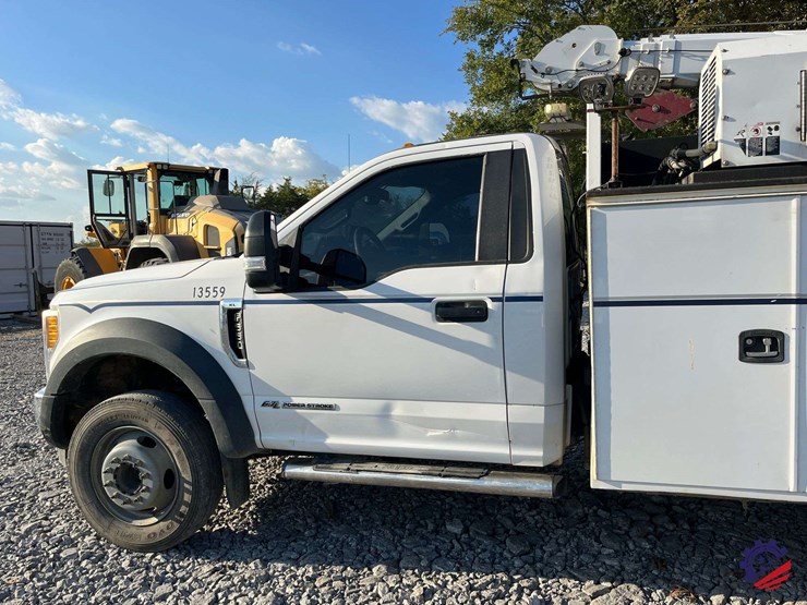 2017-ford-f550-xl-image-18