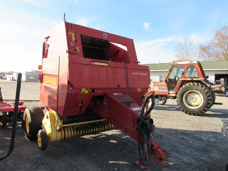 new-holland-648-image-1