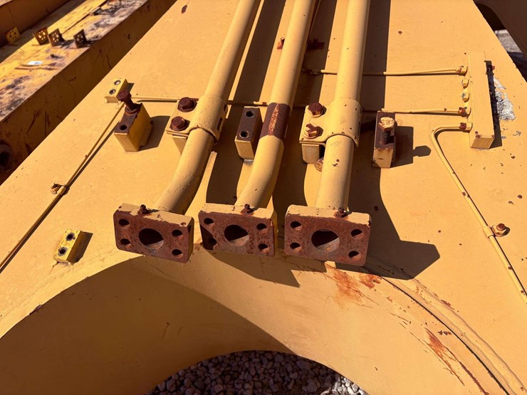 caterpillar-375-image-11